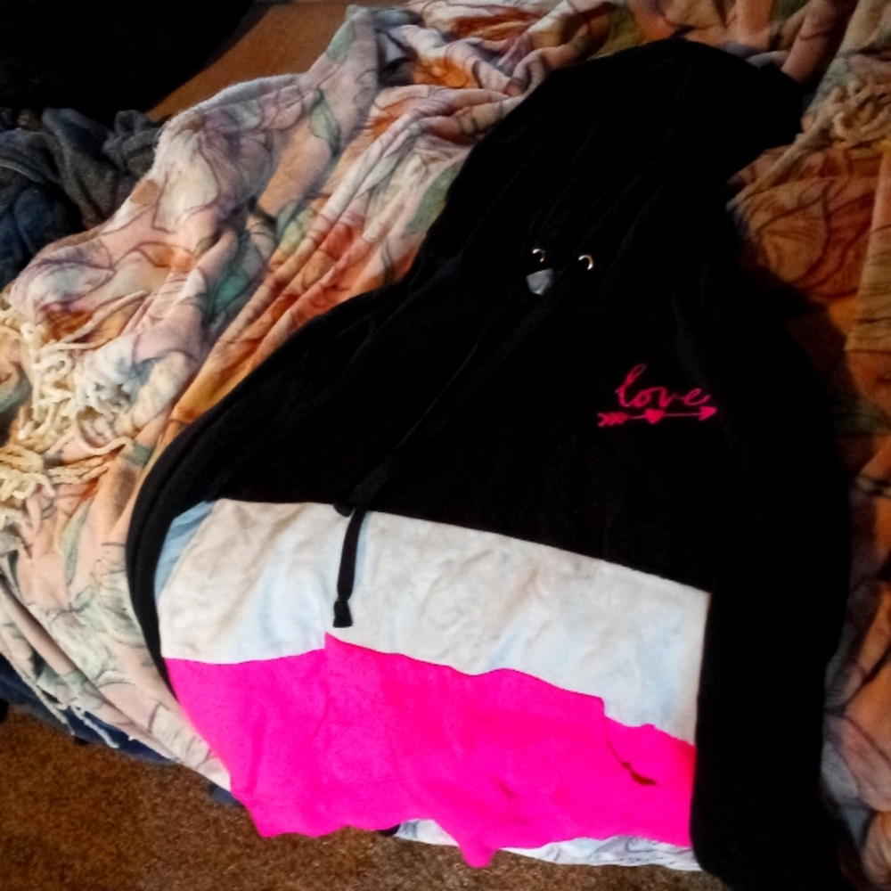Medium (7-9) sweater willing to trade for anything vs pink